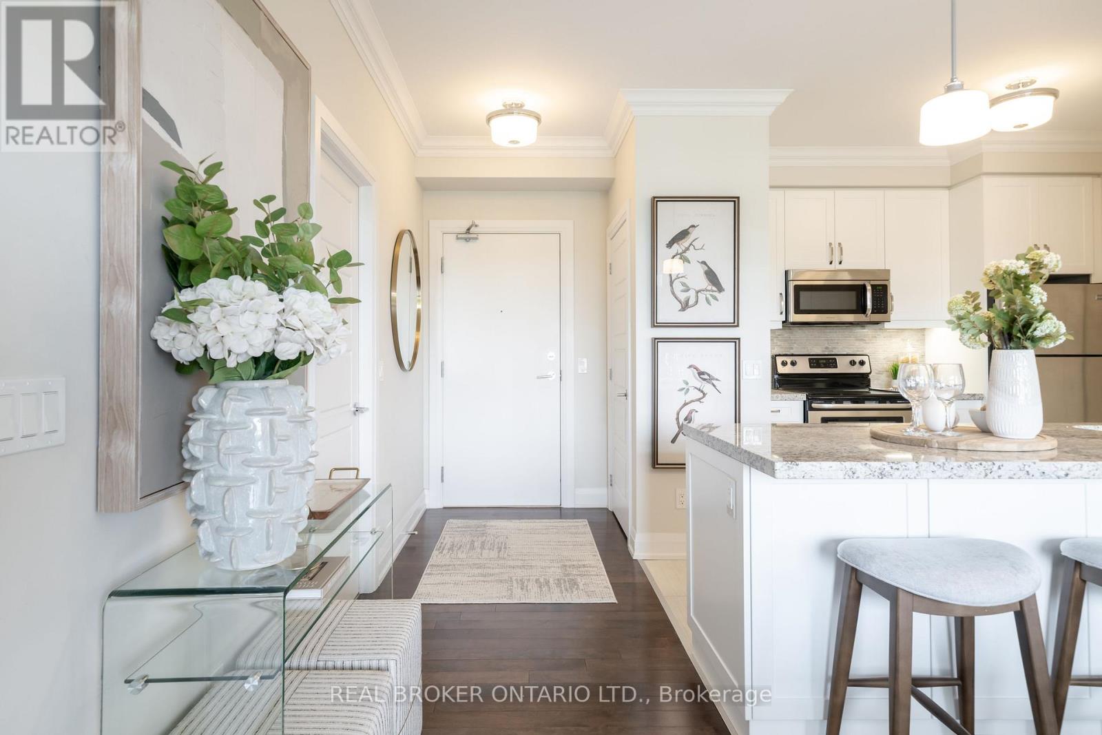 205 - 7 Bond Crescent, Richmond Hill, Ontario  L4E 1E6 - Photo 2 - N13150508