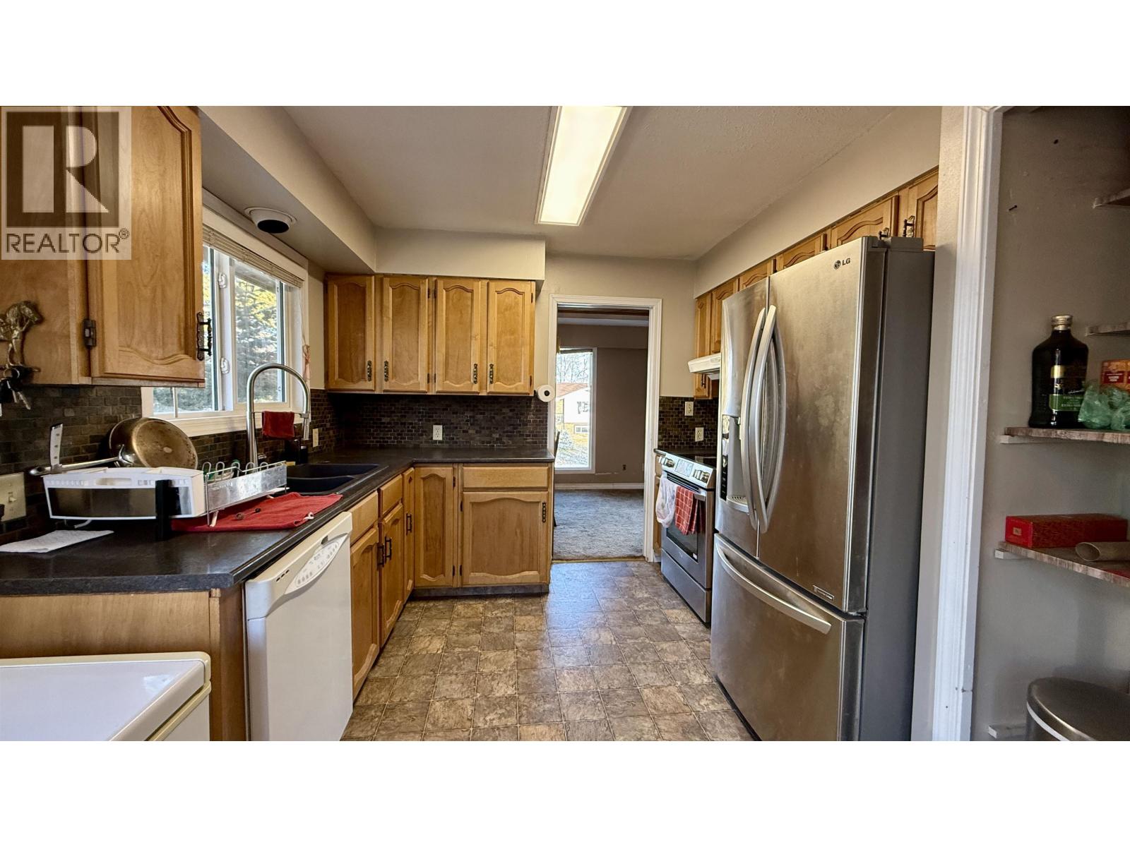 808 Marks Drive, 100 Mile House, British Columbia  V0K 2E0 - Photo 3 - R3080306