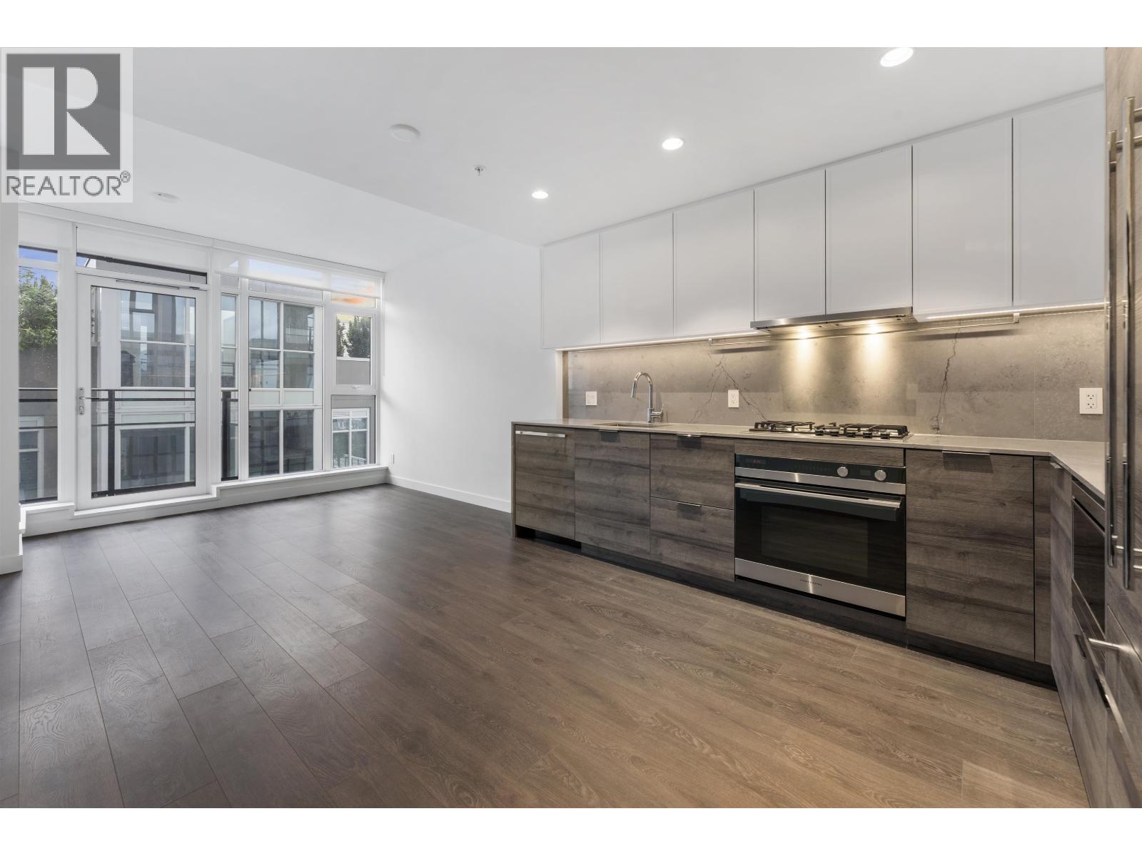 501 1045 Austin Avenue, Coquitlam, British Columbia  V3K 0G9 - Photo 2 - R3125190