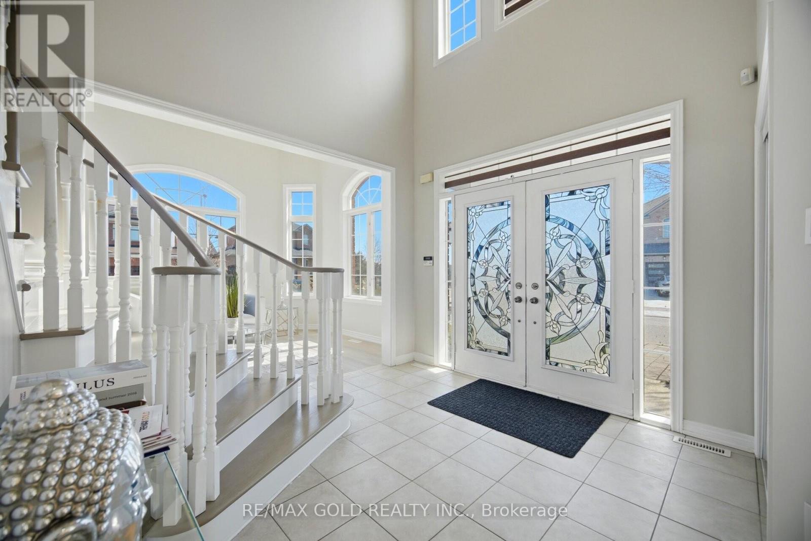 26 Gorevale Drive, Brampton, Ontario  L6P 1N9 - Photo 4 - W13150418