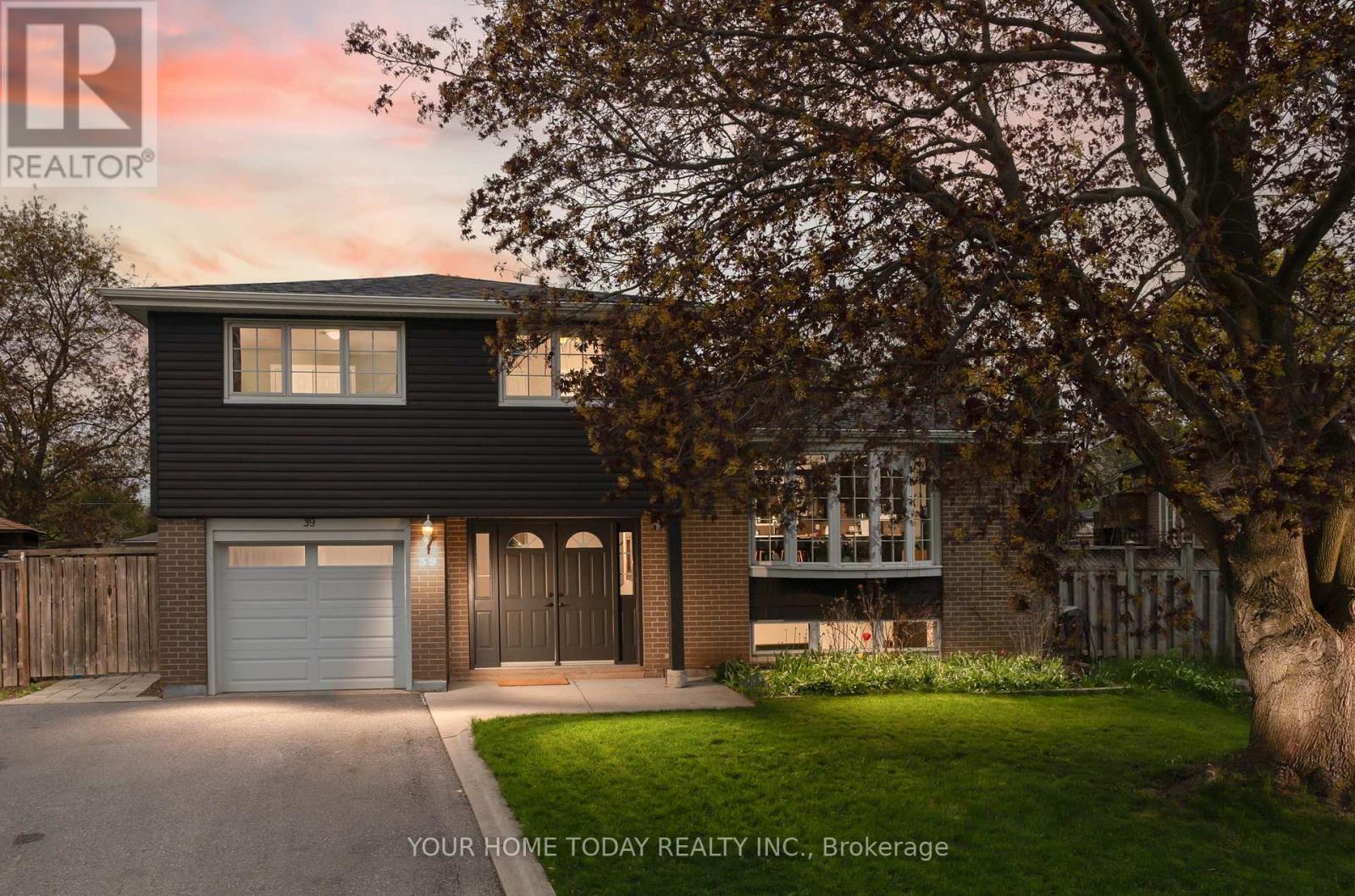 39 ELEANOR CRESCENT, Halton Hills, Ontario