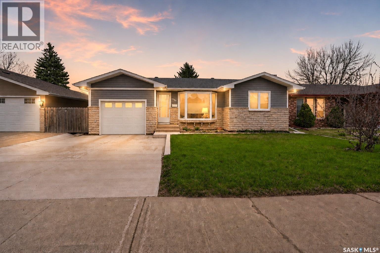 1380 Regal CRESCENT, Moose Jaw, Saskatchewan