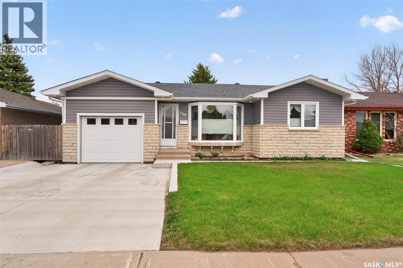 1380 Regal Crescent, Moose Jaw, Saskatchewan  S6H 7S2 - Photo 2 - SK036523