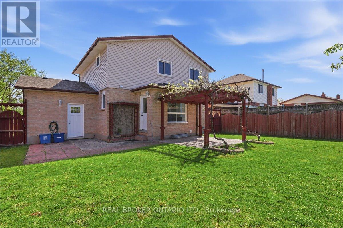 71 West Acres Crescent, Kitchener, Ontario  N2N 3G8 - Photo 24 - X13149908