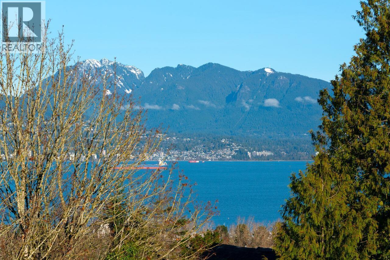 4426 W 4th Avenue, Vancouver, British Columbia  V6R 1R1 - Photo 2 - R3093409