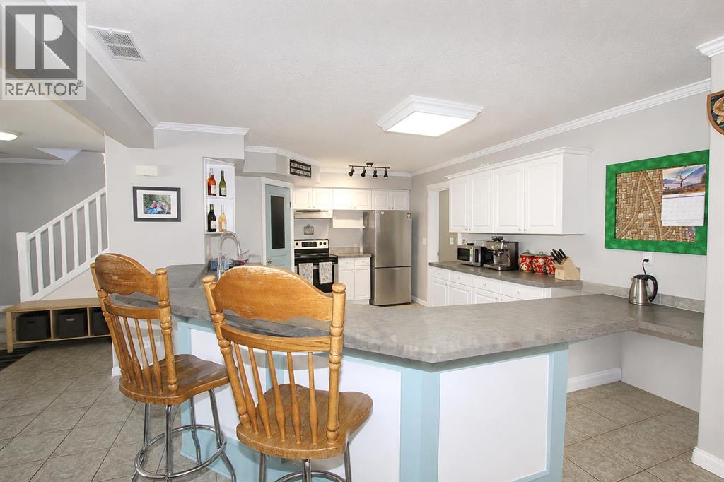 5016 34 Street, Sylvan Lake, Alberta  T4S 1B1 - Photo 3 - A2310576