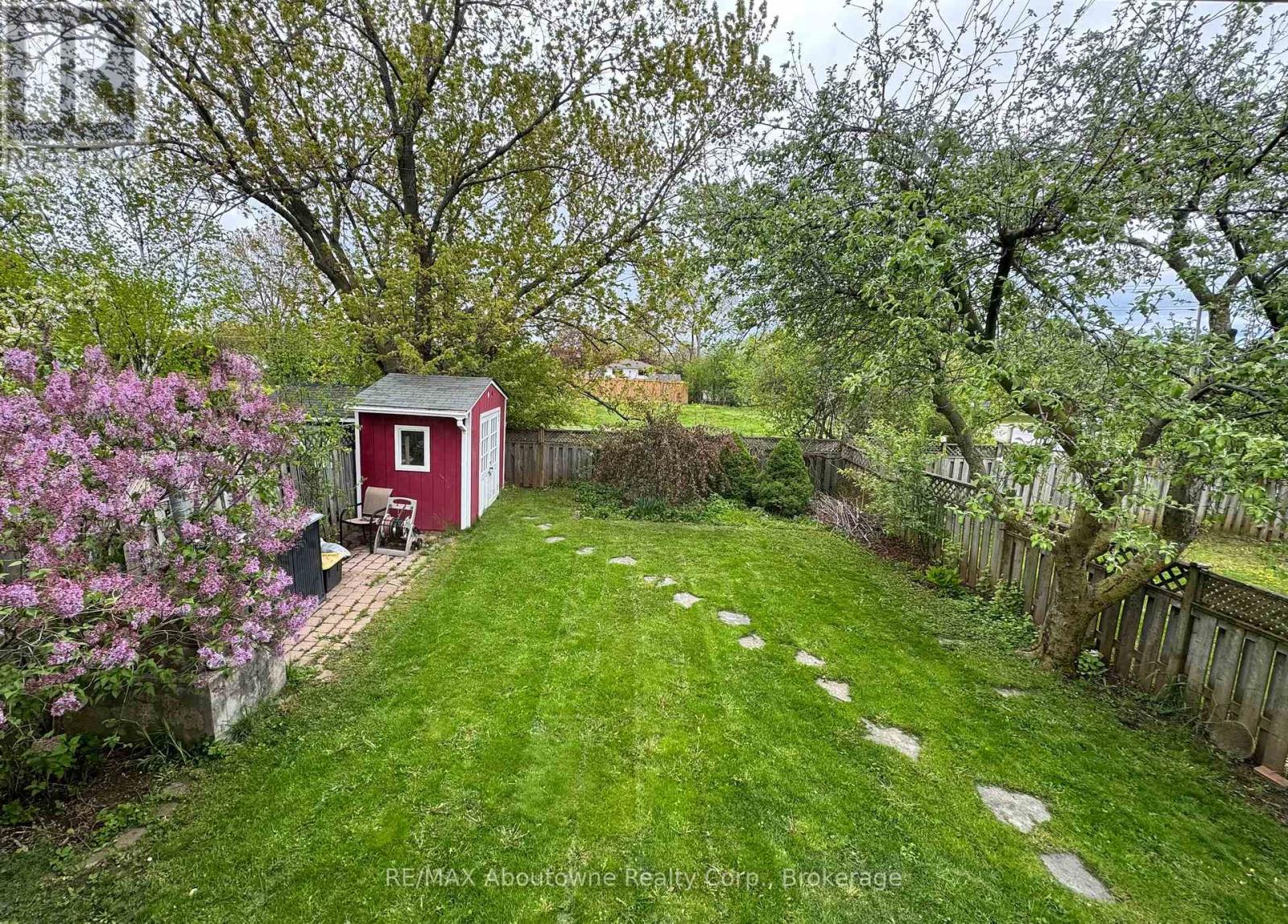 637 Lomond Crescent, Burlington, Ontario  L7L 2N8 - Photo 2 - W13150888