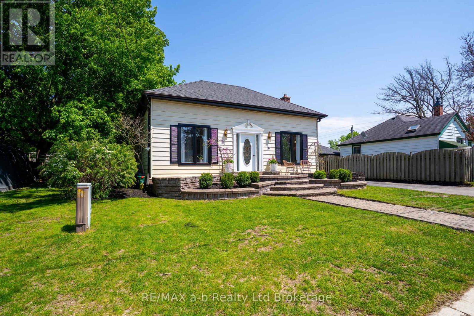 56 Givins Street, Woodstock, Ontario N4S 5Y9 - Photo 2 - X13150860