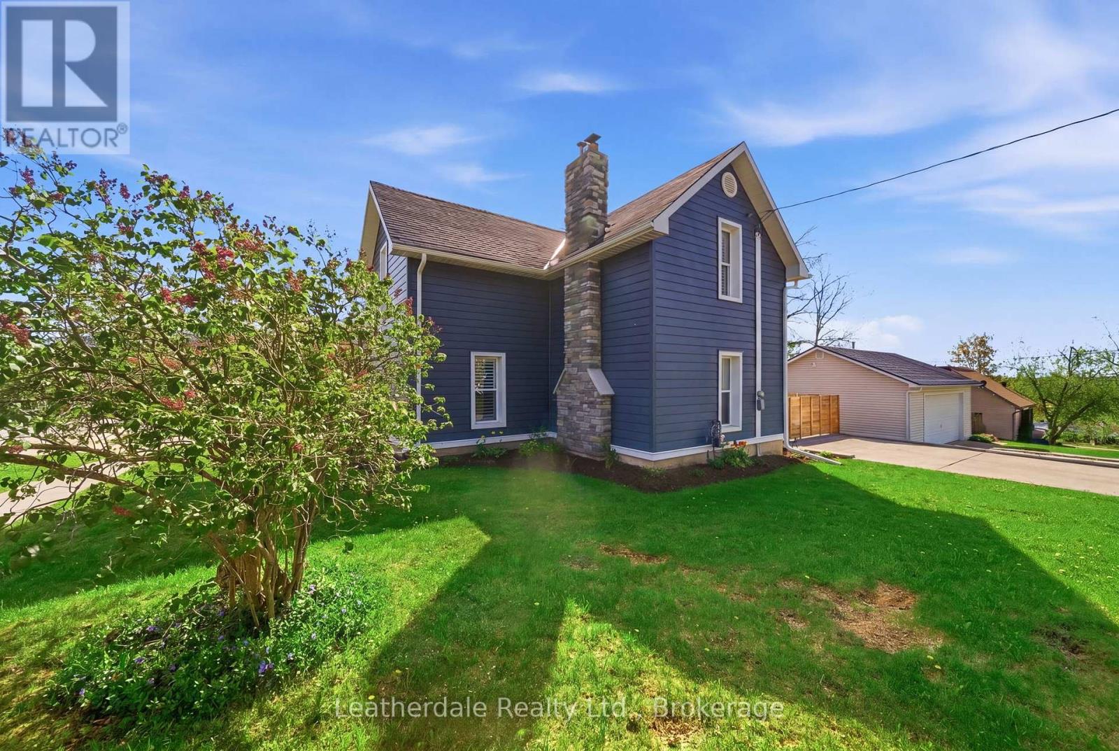 42 Frederick Street, Orillia, Ontario L3V 5W7 - Photo 2 - S13135202