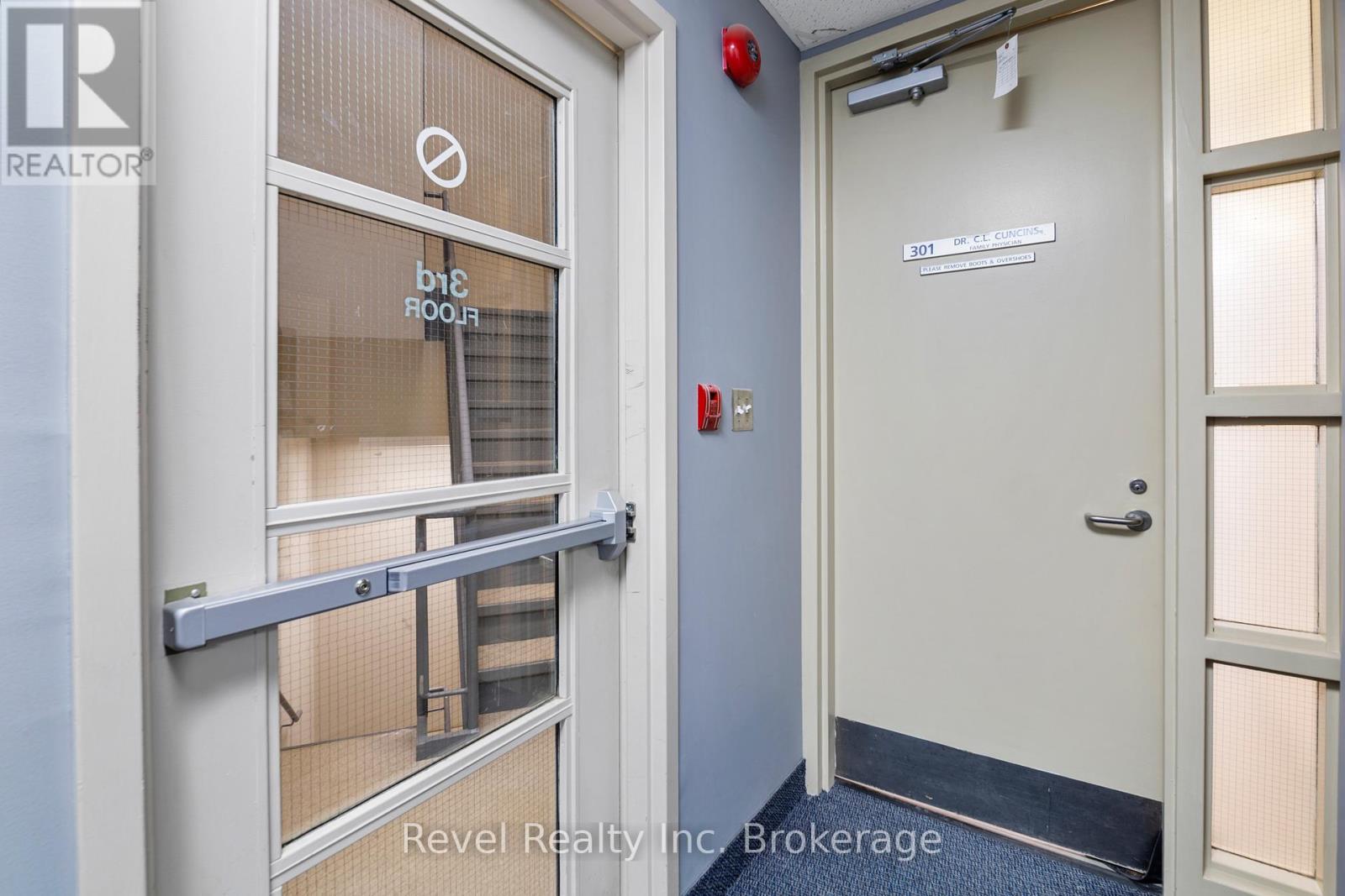 301 - 111 Main Street W, North Bay, Ontario  P1B 2T6 - Photo 2 - X13150582