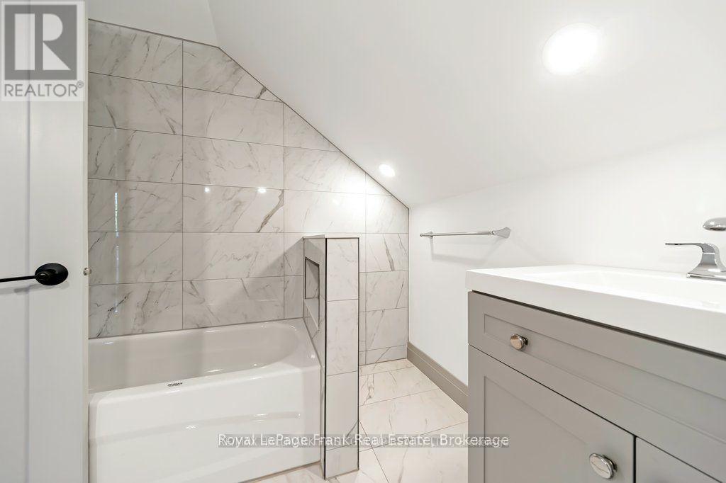 3rd Flr - 622 Simcoe Street N, Oshawa, Ontario  L1G 4V4 - Photo 15 - E13150874