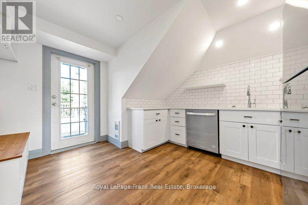 3rd Flr - 622 Simcoe Street N, Oshawa, Ontario  L1G 4V4 - Photo 3 - E13150874