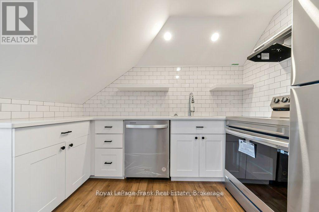 3rd Flr - 622 Simcoe Street N, Oshawa, Ontario  L1G 4V4 - Photo 5 - E13150874