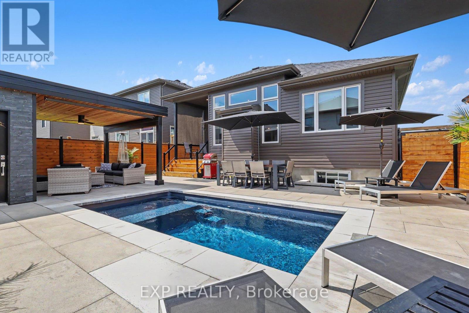 50 Zaatiik Grove, Ottawa, Ontario K1X 0E5 - Photo 2 - X13150588