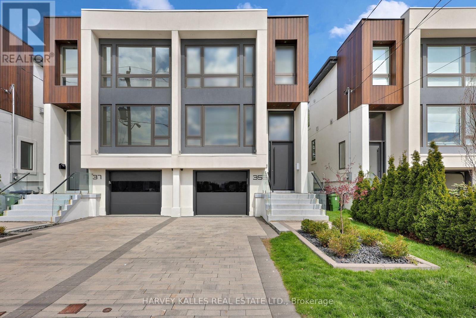 35 WILMINGTON AVENUE, Toronto, Ontario