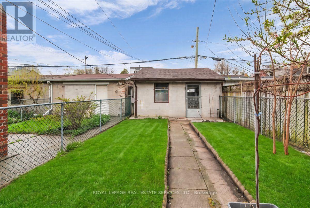 215 Clinton Street, Toronto, Ontario  M6G 2Y4 - Photo 20 - C13150742