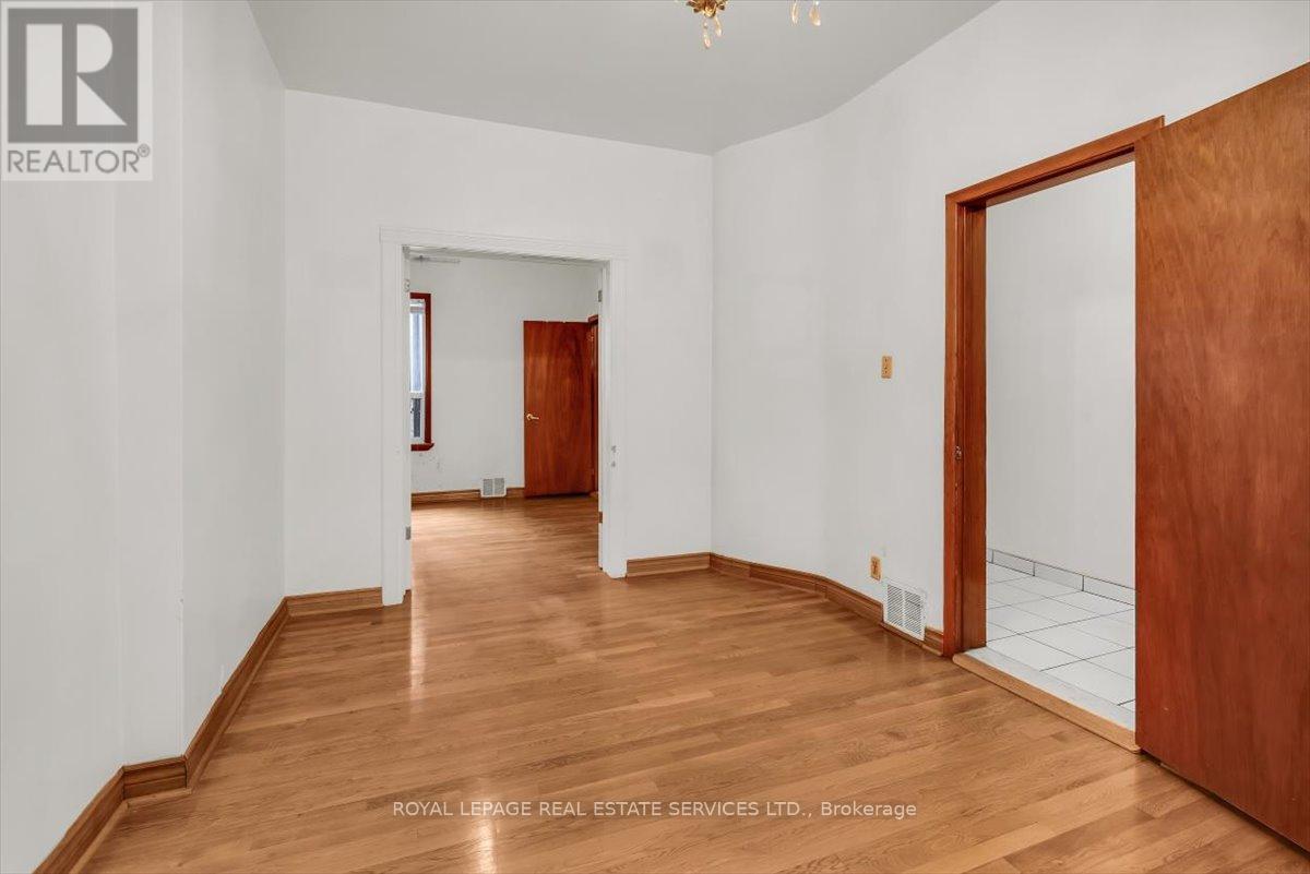 215 Clinton Street, Toronto, Ontario  M6G 2Y4 - Photo 4 - C13150742