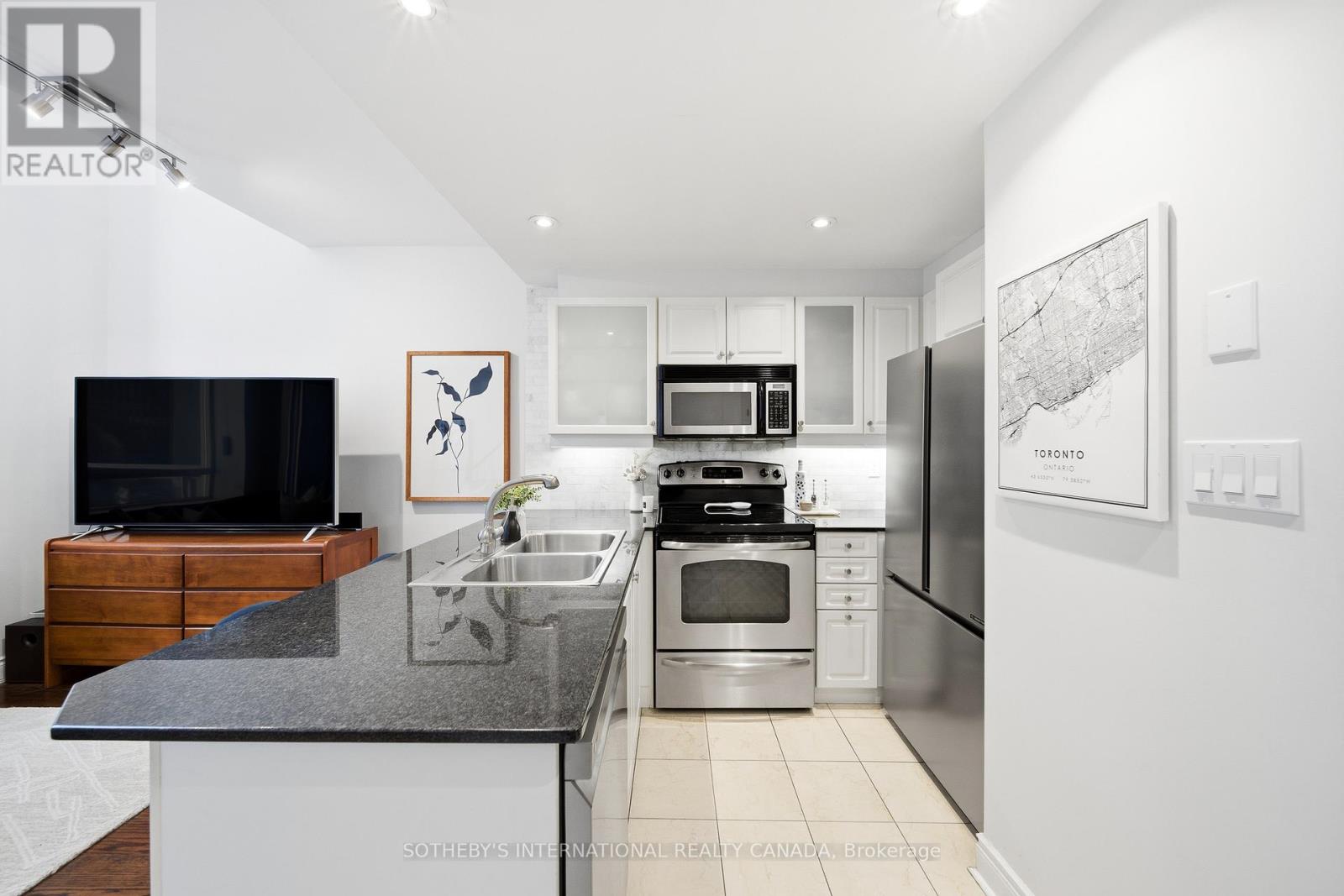 1507 - 80 Cumberland Street, Toronto, Ontario  M5R 3V1 - Photo 4 - C13150836