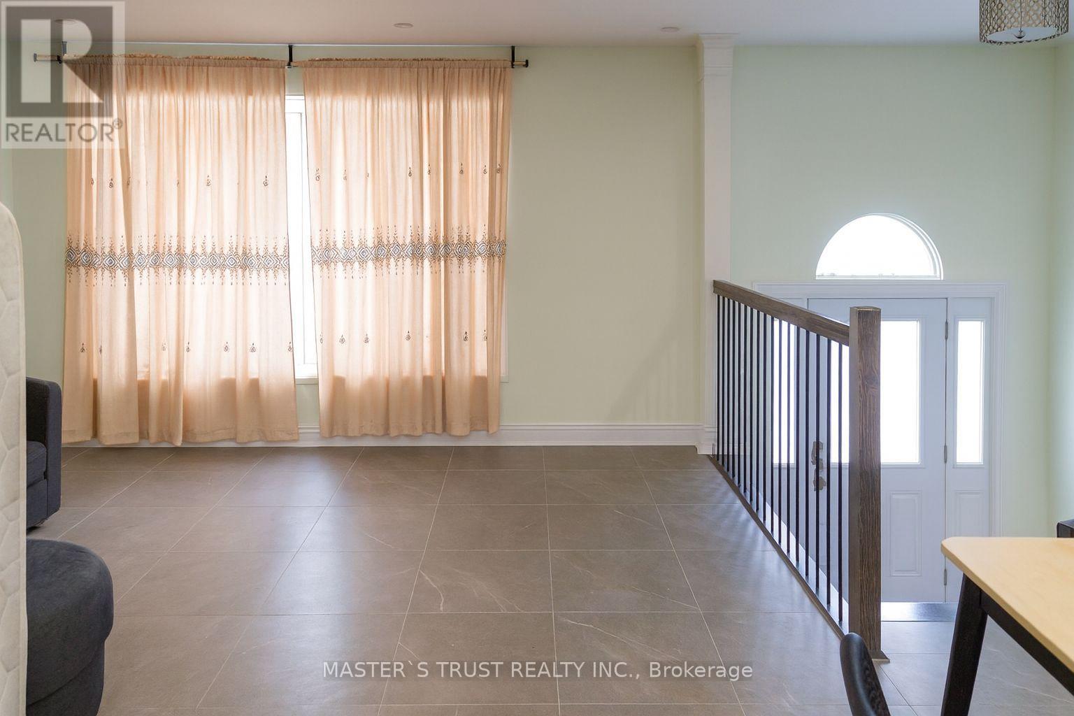 2 CHIPWOOD CRESCENT, Toronto, Ontario