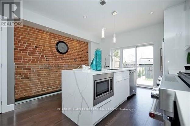 289 Barton Avenue, Toronto, Ontario  M6G 1R5 - Photo 8 - C13150868