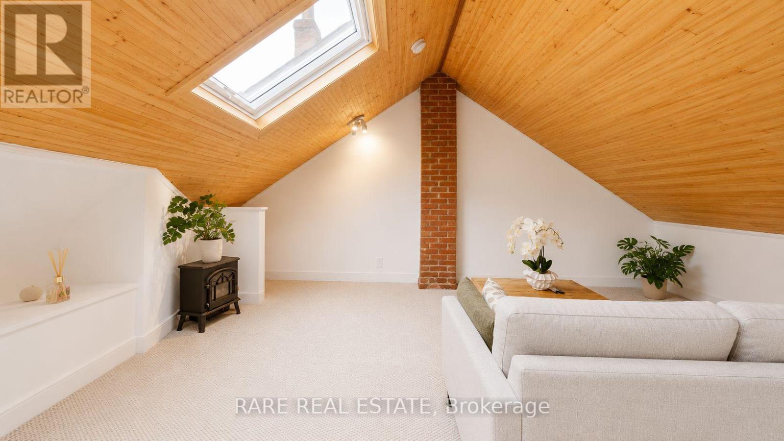 48 Redwood Avenue, Toronto, Ontario  M4L 2S6 - Photo 14 - E13150632