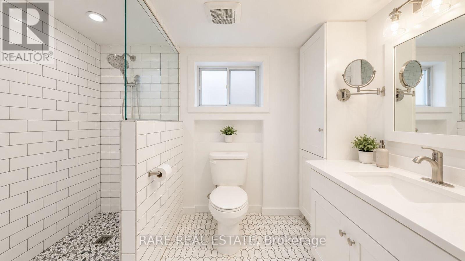 48 Redwood Avenue, Toronto, Ontario  M4L 2S6 - Photo 17 - E13150632