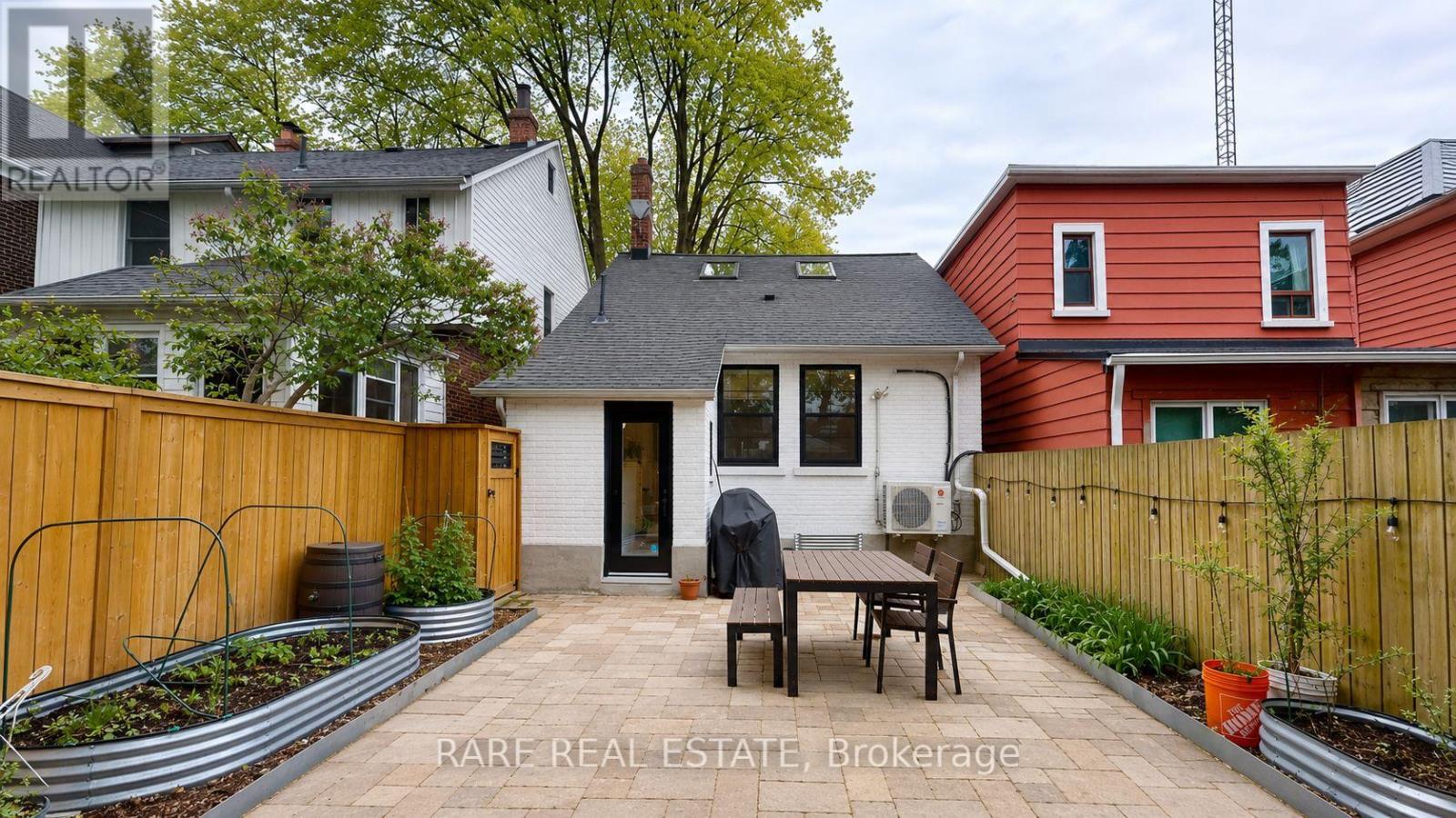 48 Redwood Avenue, Toronto, Ontario  M4L 2S6 - Photo 21 - E13150632