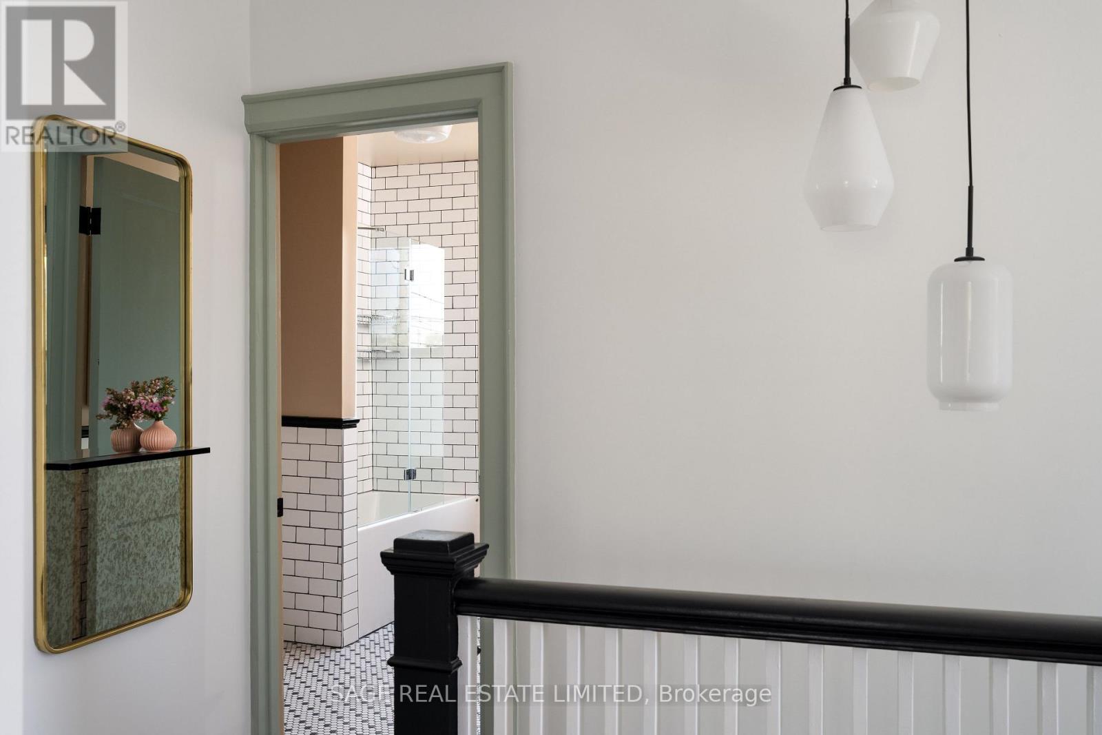 300 Westlake Avenue, Toronto, Ontario  M4C 4T6 - Photo 24 - E13150706