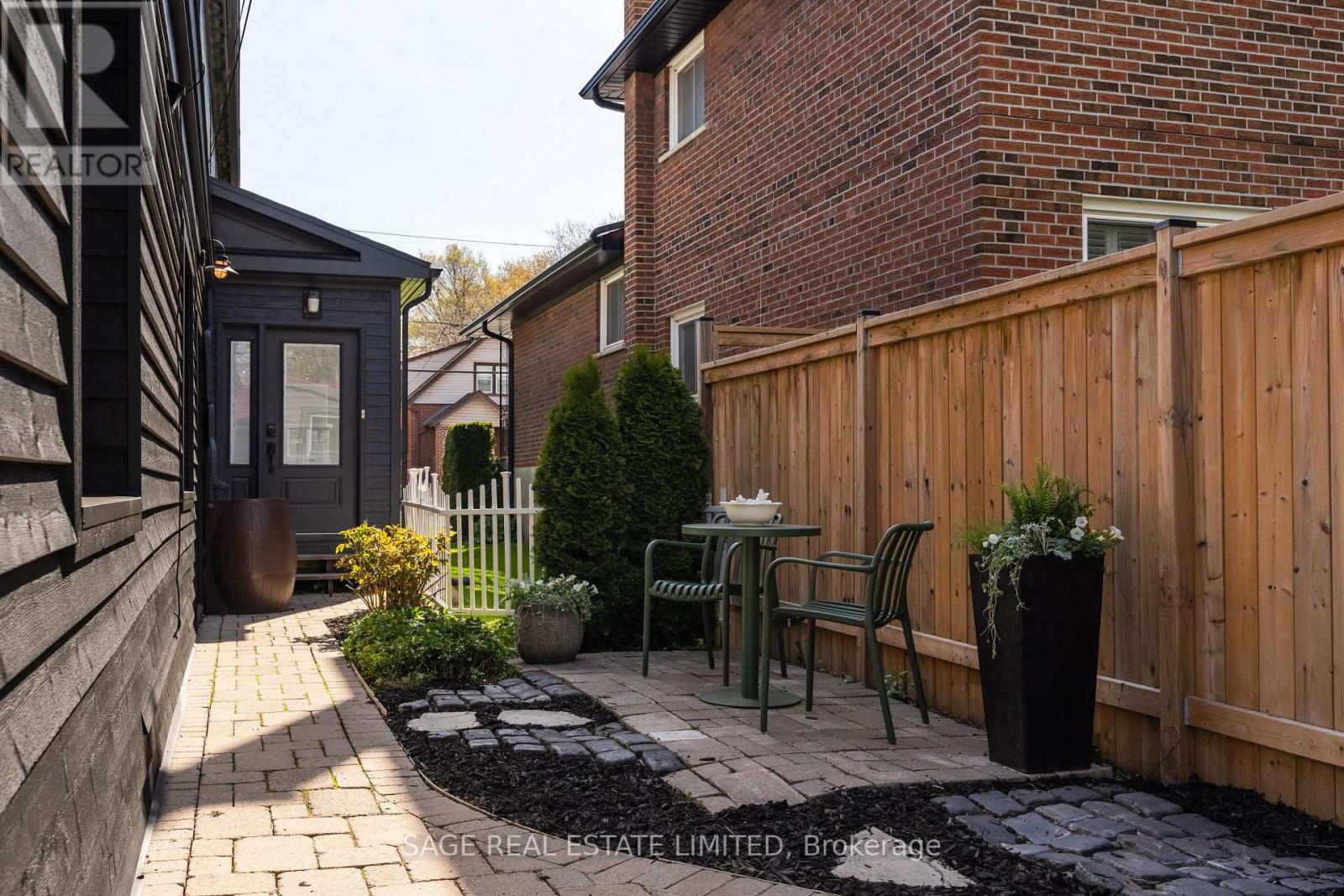 300 Westlake Avenue, Toronto, Ontario  M4C 4T6 - Photo 47 - E13150706