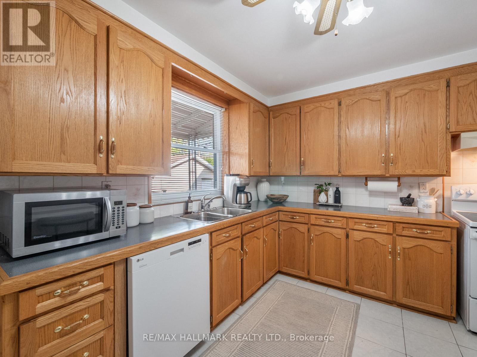 453 Jones Avenue, Toronto, Ontario  M4J 3G7 - Photo 14 - E13150722