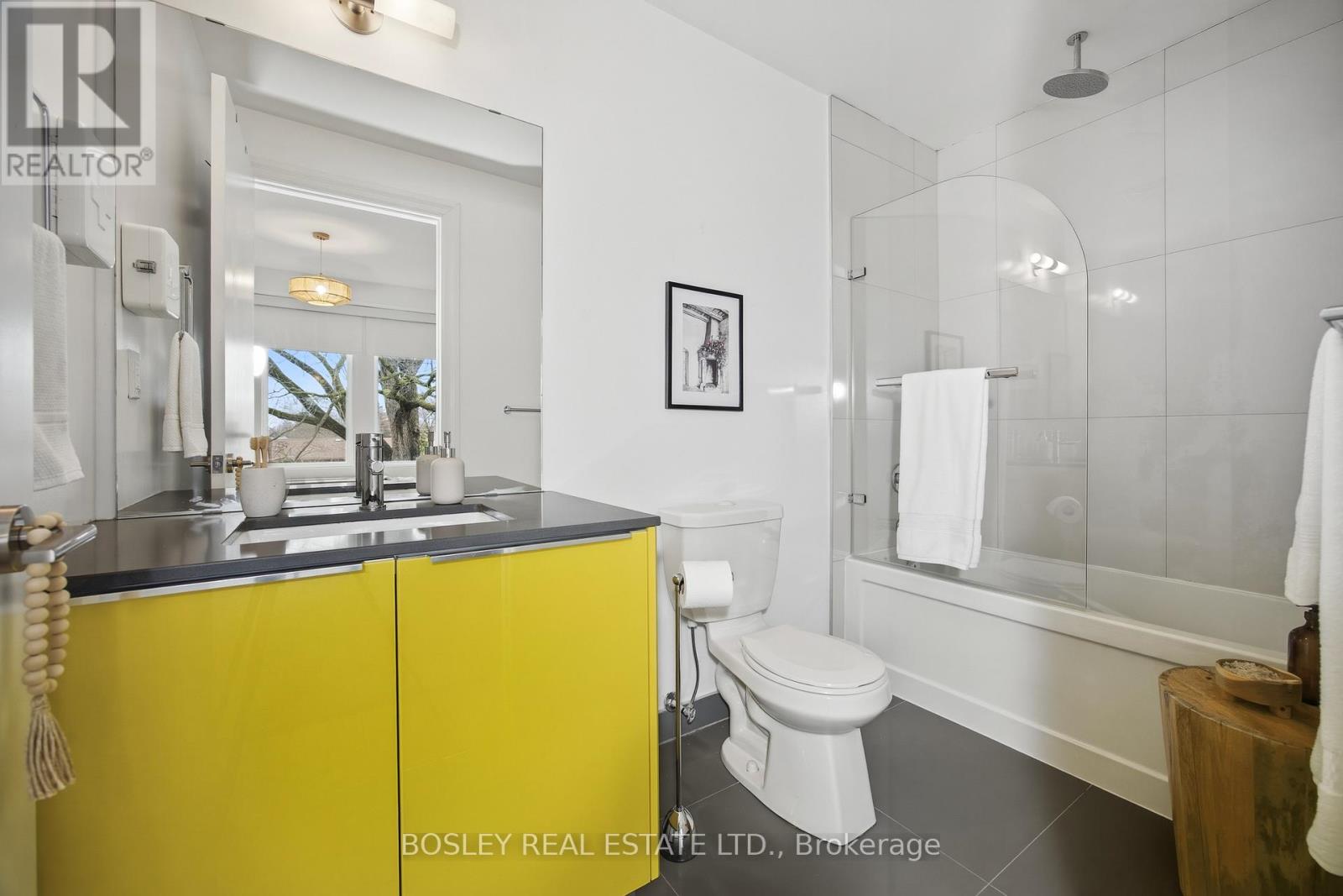17 Vince Avenue, Toronto, Ontario  M4L 0A6 - Photo 17 - E13150782