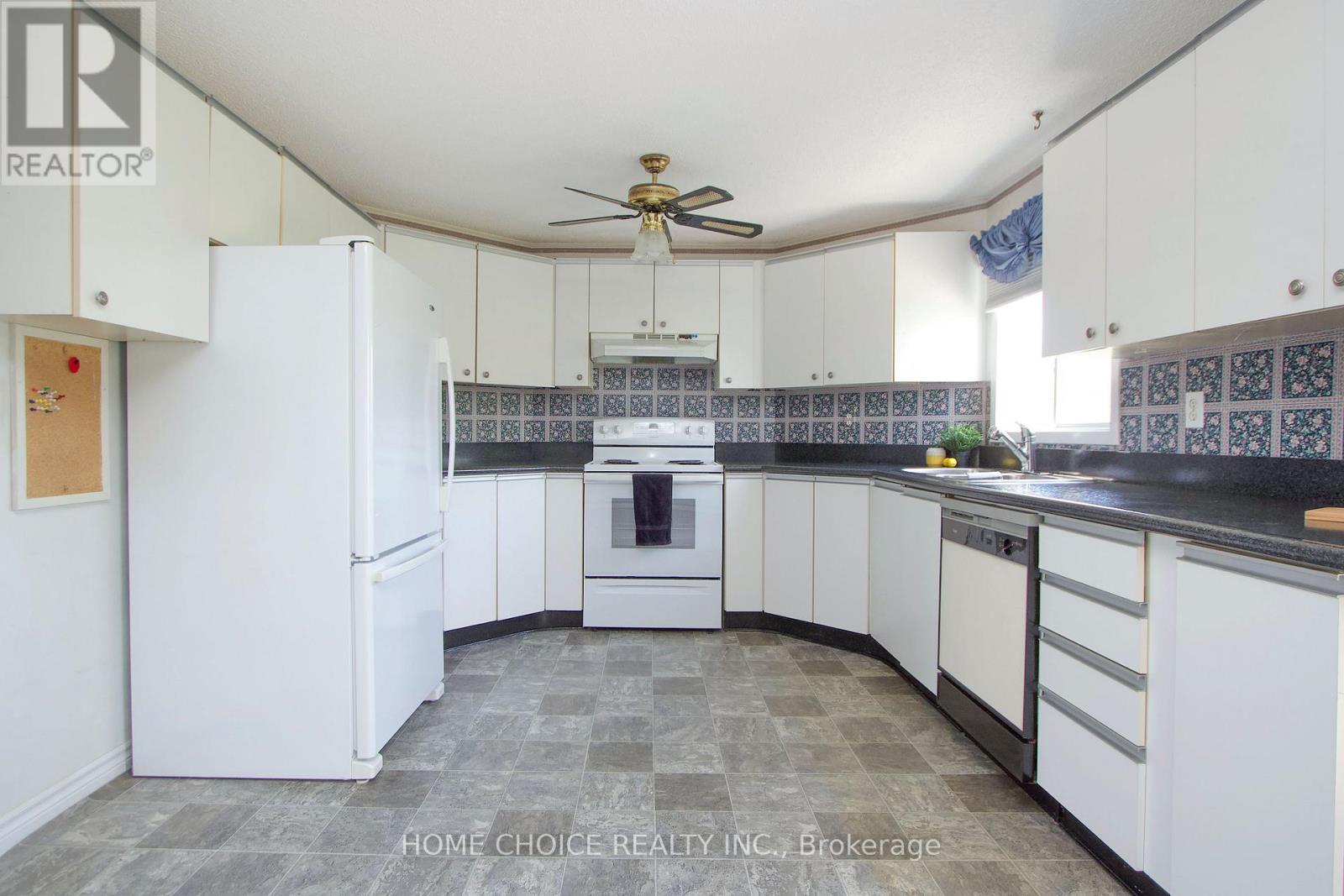 46 Fairway Drive, Clarington, Ontario  L1B 1B3 - Photo 10 - E13150842