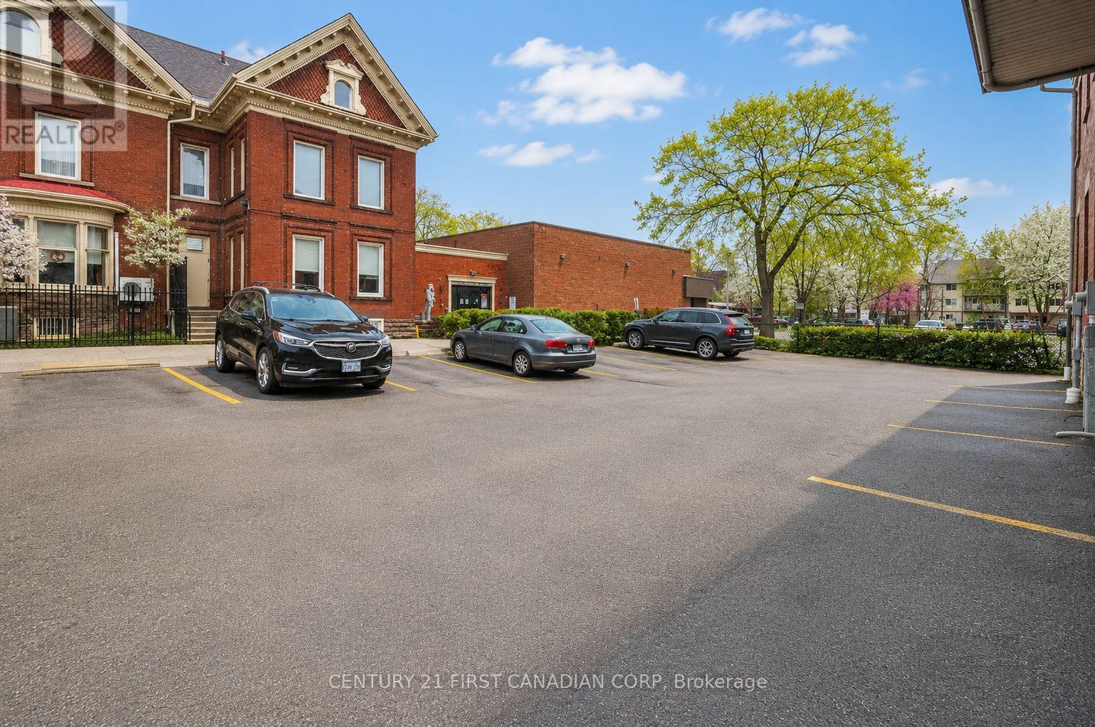 2 - 400 Queens Avenue, London East, Ontario  N6B 1X9 - Photo 3 - X12833404