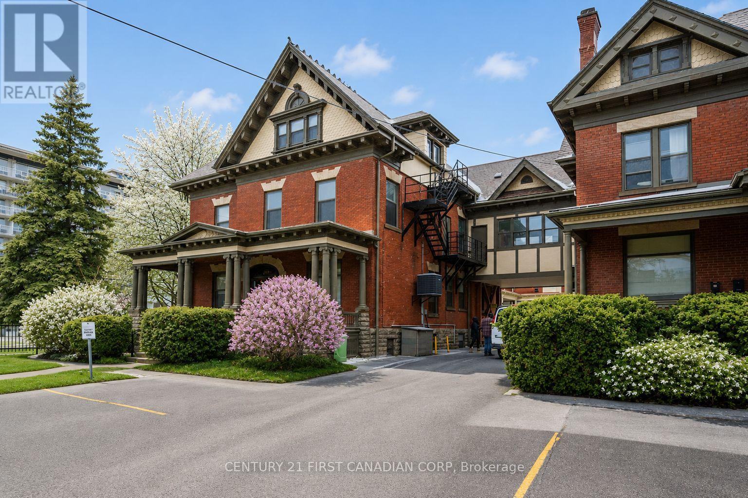 2 - 400 Queens Avenue, London East, Ontario  N6B 1X9 - Photo 2 - X12833404