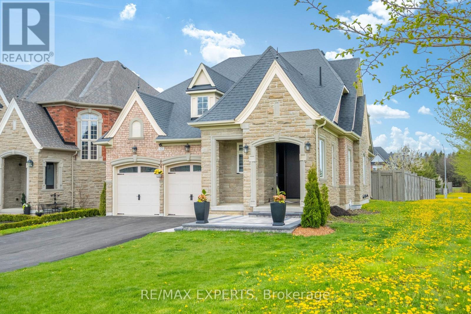 12 Valley Point Crescent, King, Ontario  L7B 0B7 - Photo 2 - N13150676