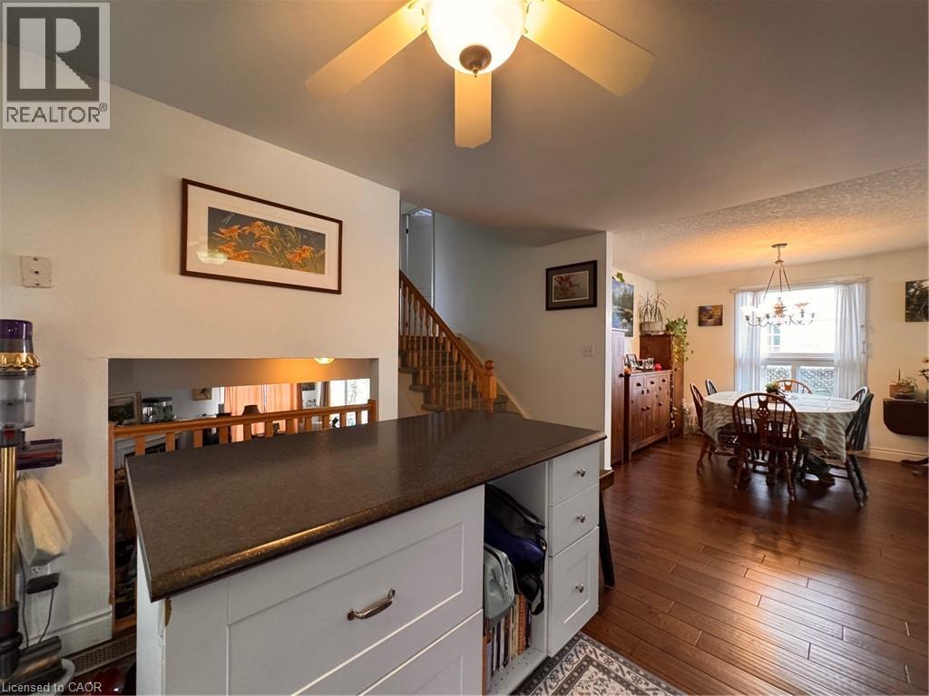 564 Beechwood Drive, Waterloo, Ontario  N2T 2S8 - Photo 3 - 40830673