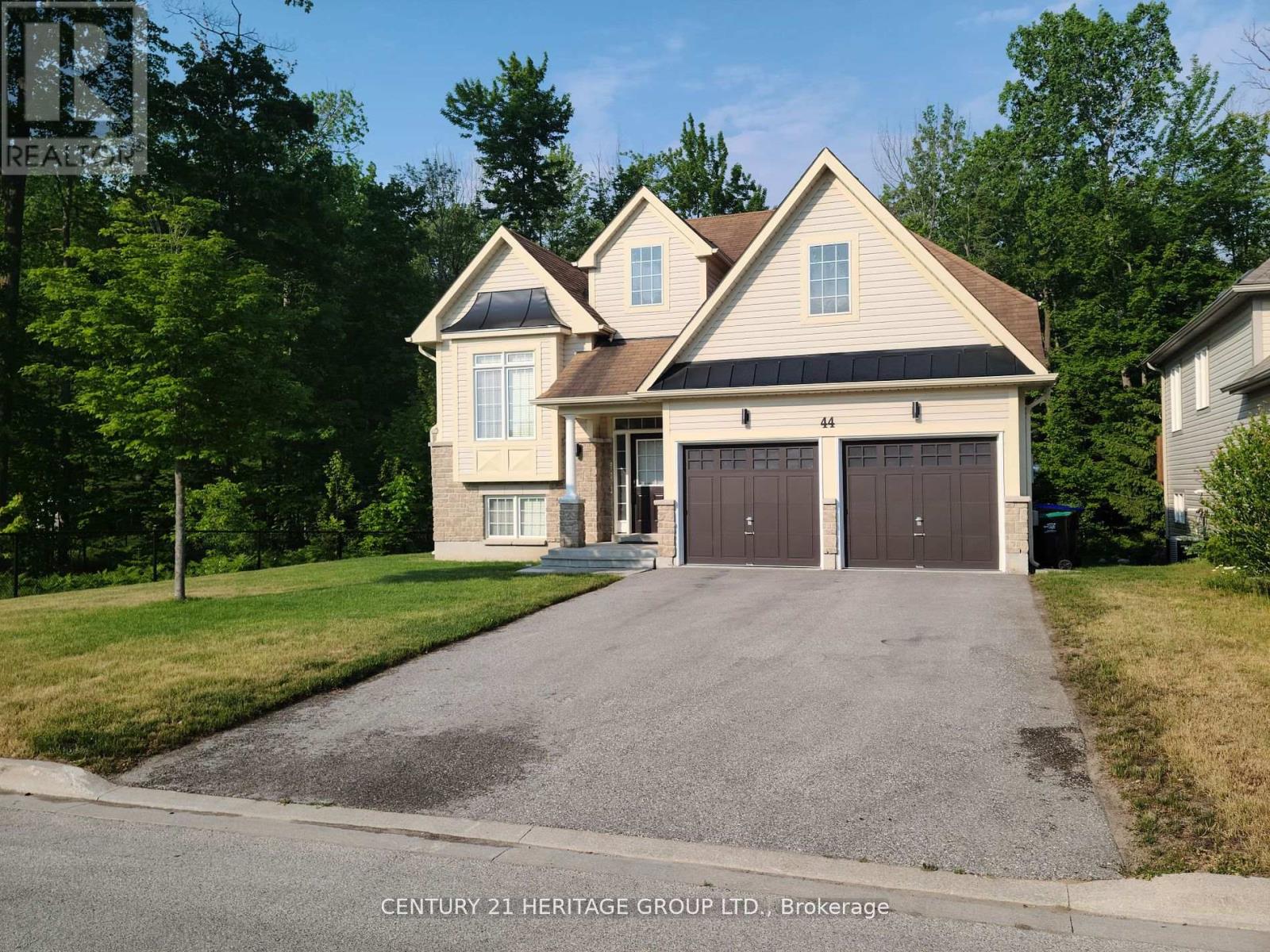 44 WHITE SANDS WAY
