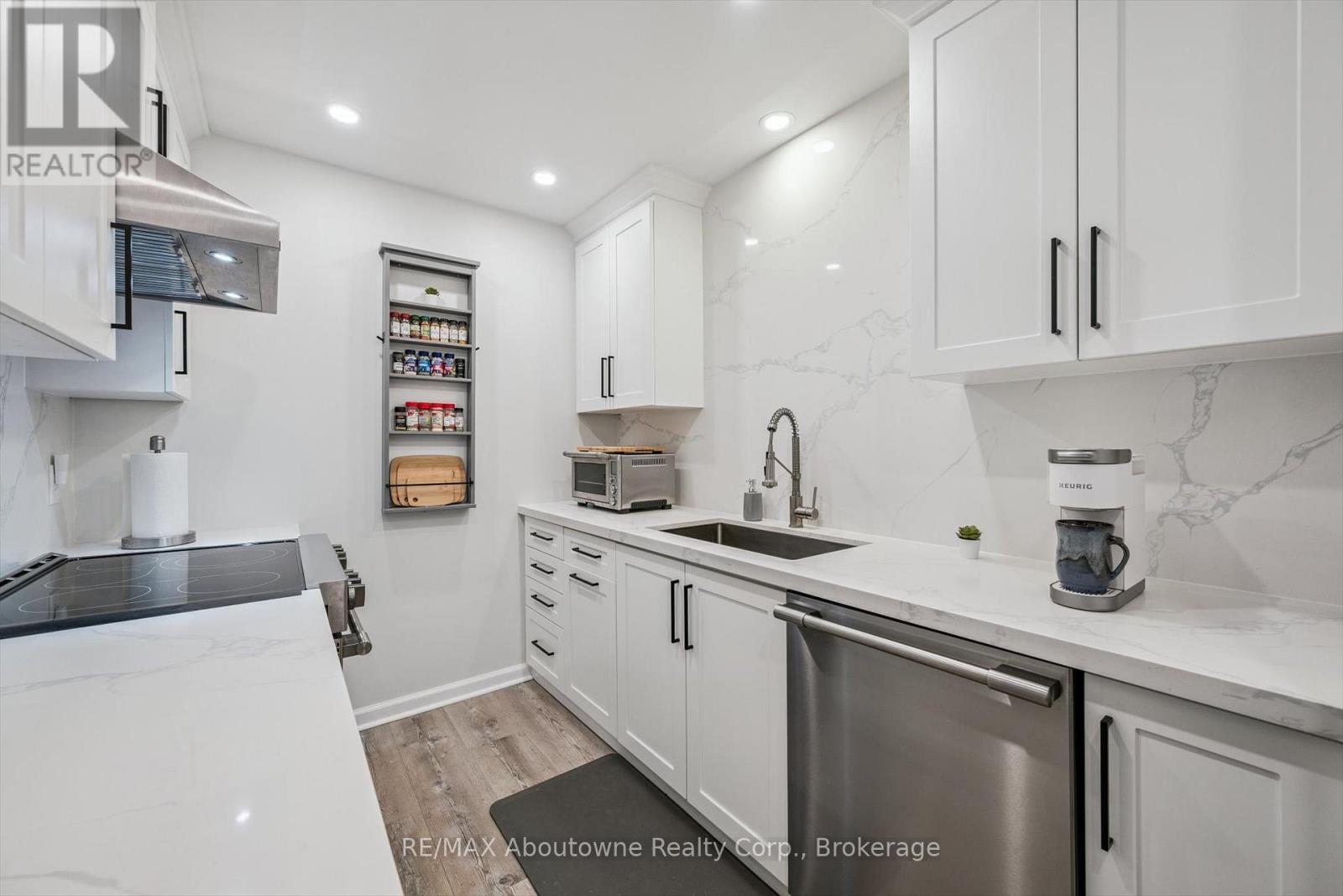 637 Lomond Crescent, Burlington, Ontario  L7L 2N8 - Photo 10 - W13150888