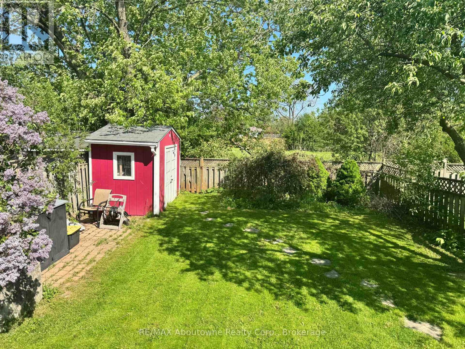 637 Lomond Crescent, Burlington, Ontario  L7L 2N8 - Photo 3 - W13150888