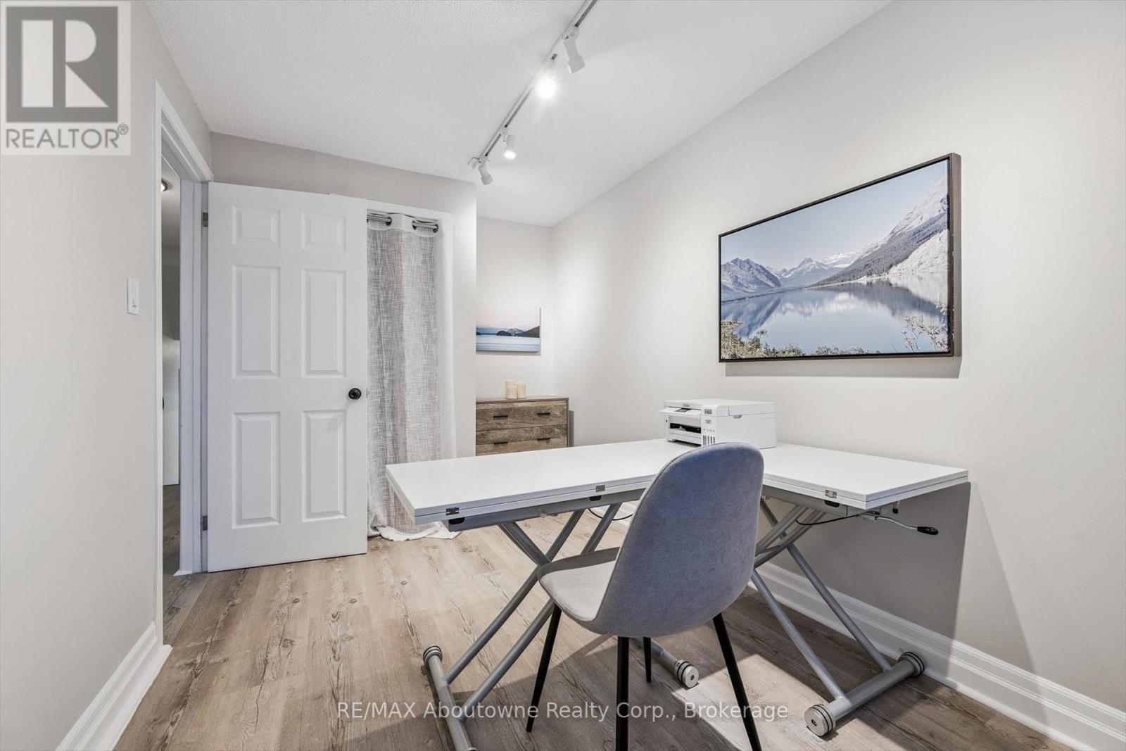 637 Lomond Crescent, Burlington, Ontario  L7L 2N8 - Photo 17 - W13150888