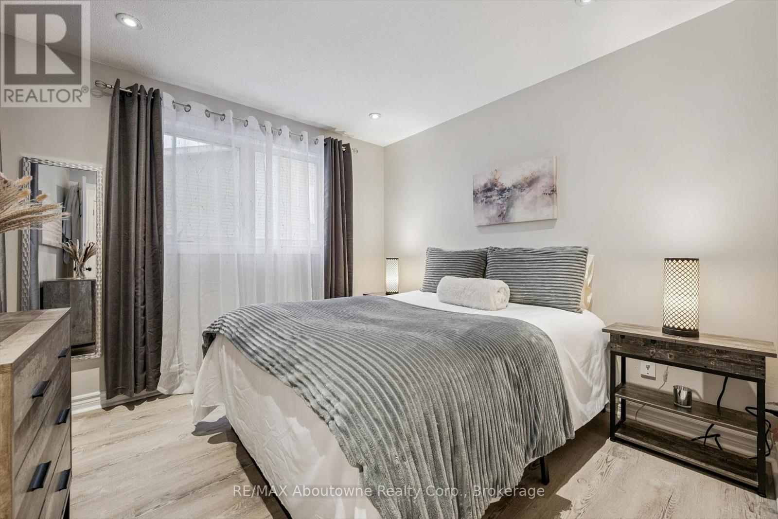 637 Lomond Crescent, Burlington, Ontario  L7L 2N8 - Photo 15 - W13150888