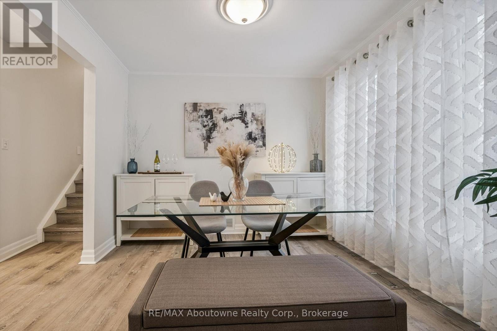 637 Lomond Crescent, Burlington, Ontario  L7L 2N8 - Photo 7 - W13150888