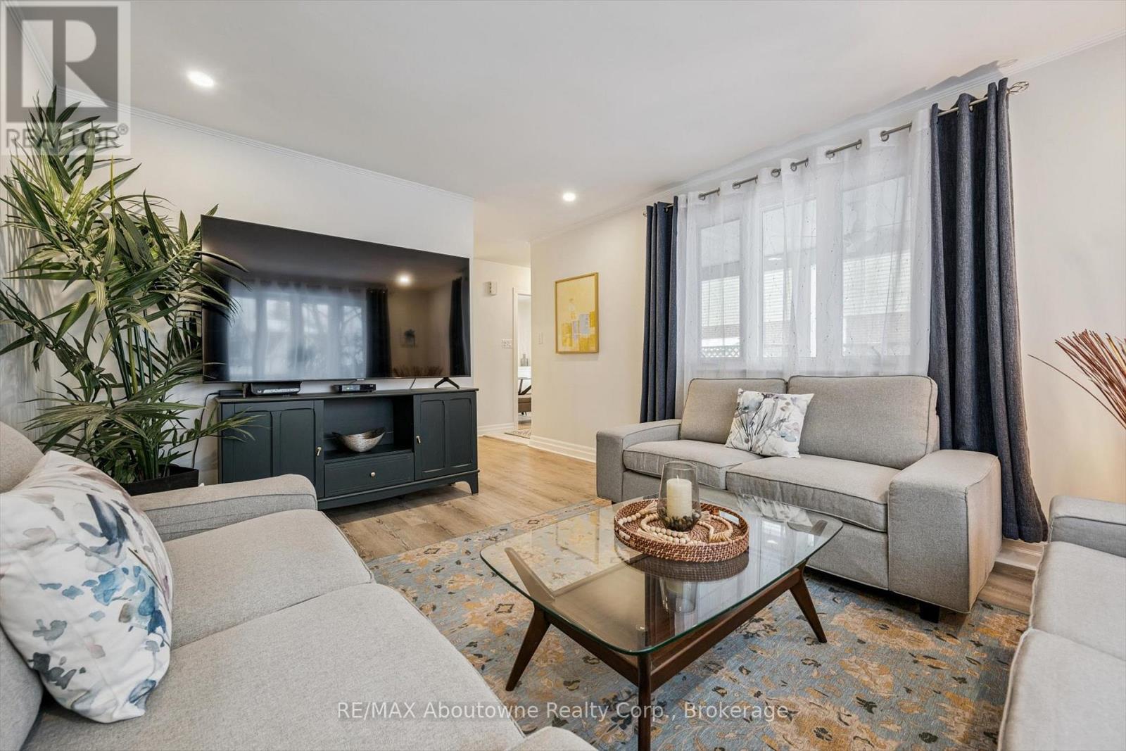 637 Lomond Crescent, Burlington, Ontario  L7L 2N8 - Photo 6 - W13150888