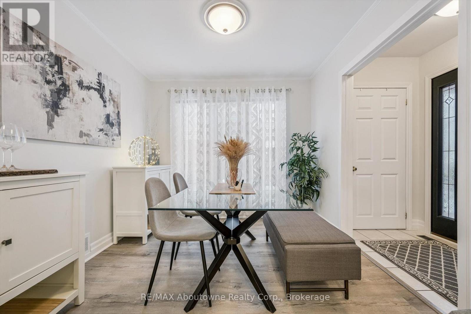 637 Lomond Crescent, Burlington, Ontario  L7L 2N8 - Photo 8 - W13150888