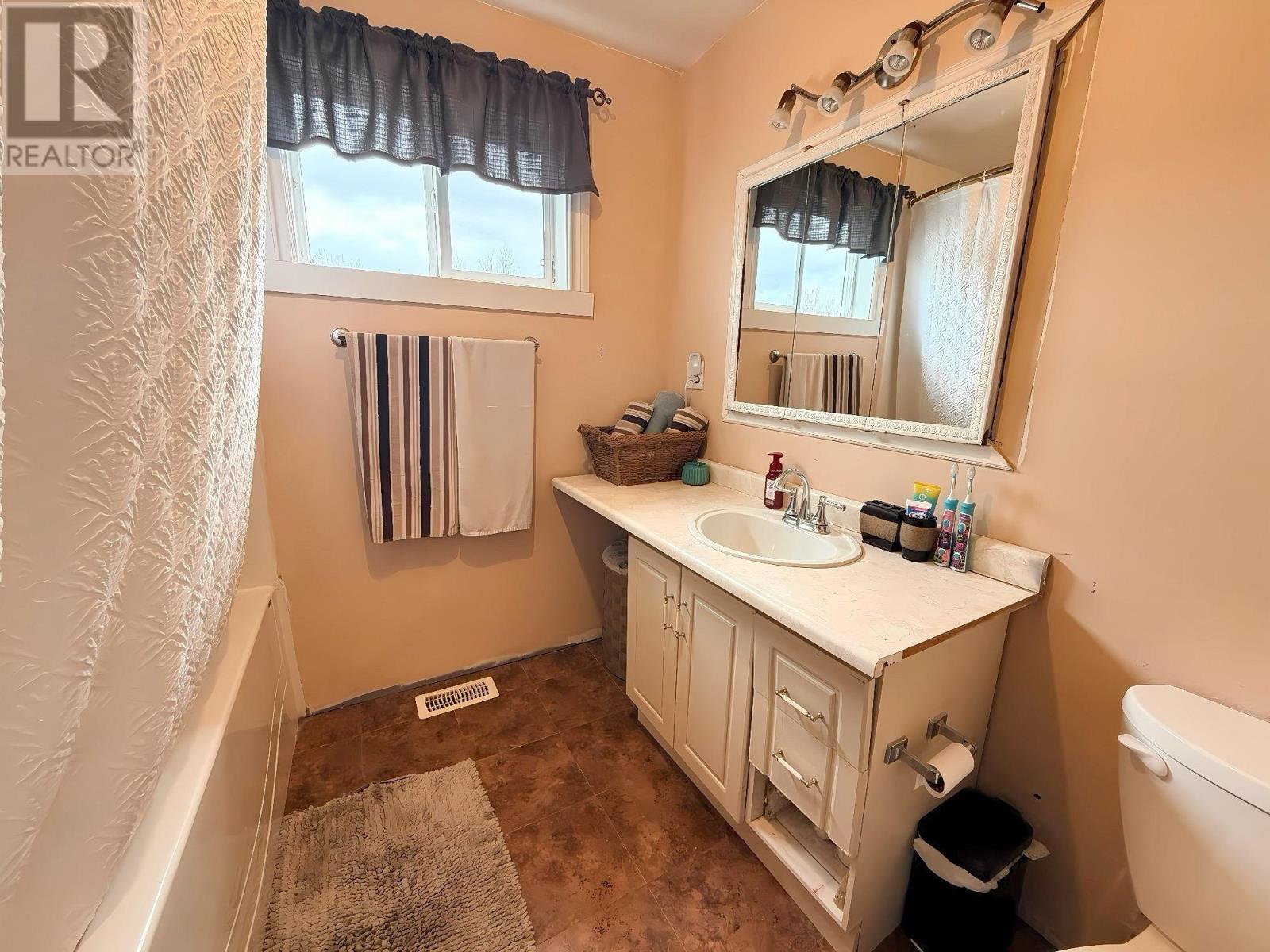 329 Ball Park Cres, Geraldton, Ontario  P0T 1M0 - Photo 13 - TB2600997