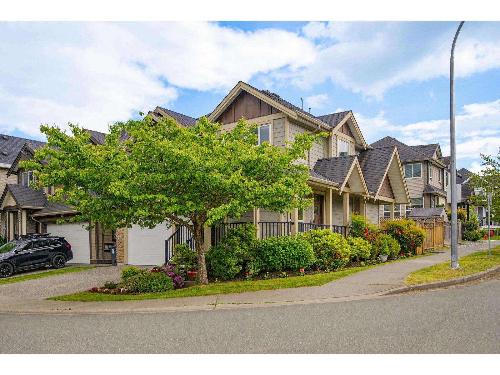 8090 209 Street, Langley, British Columbia  V2Y 0R2 - Photo 2 - R3125315