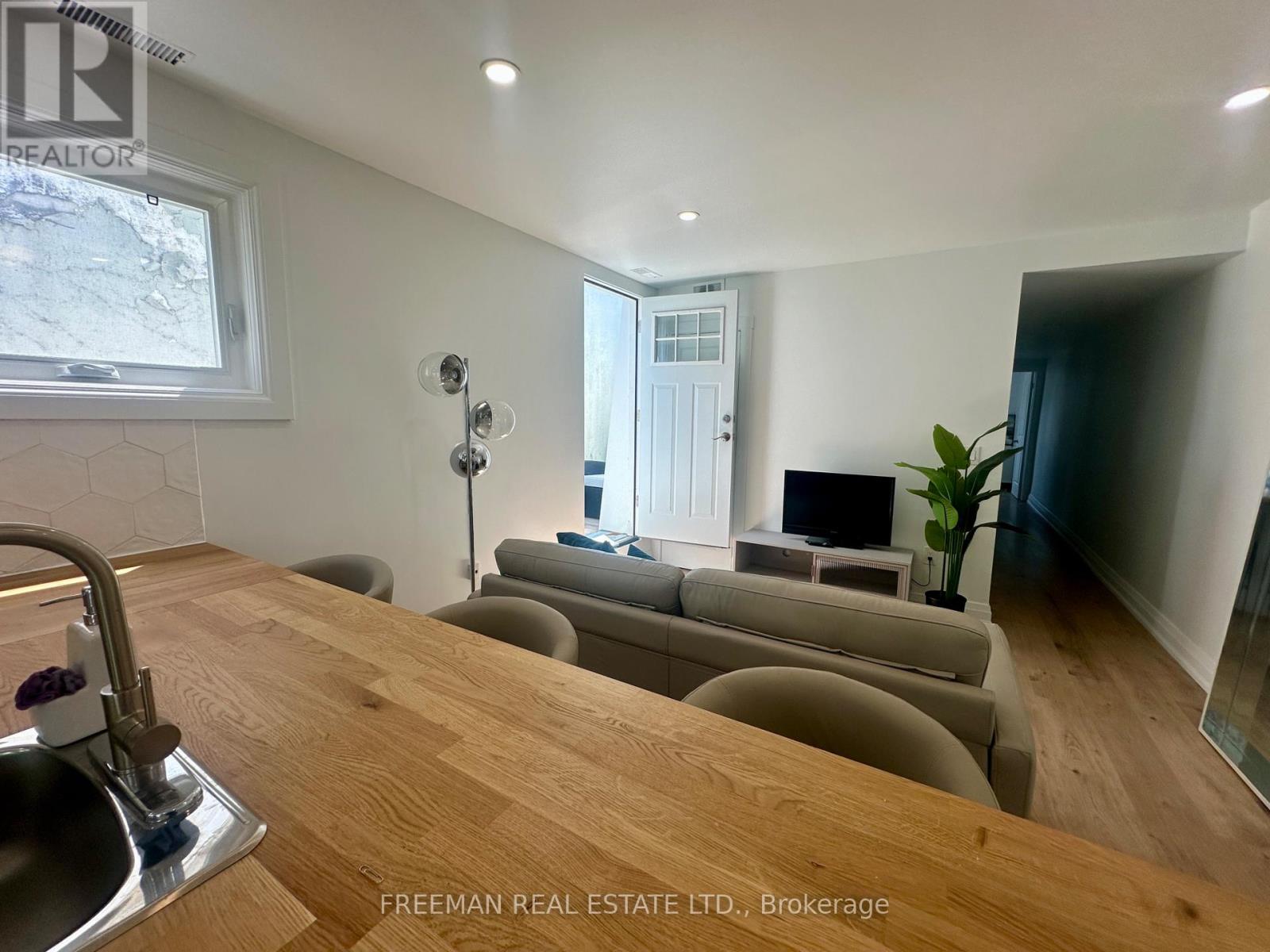 2 - 3449 Yonge Street, Toronto, Ontario M4N 2N3 - Photo 3 - C13124816