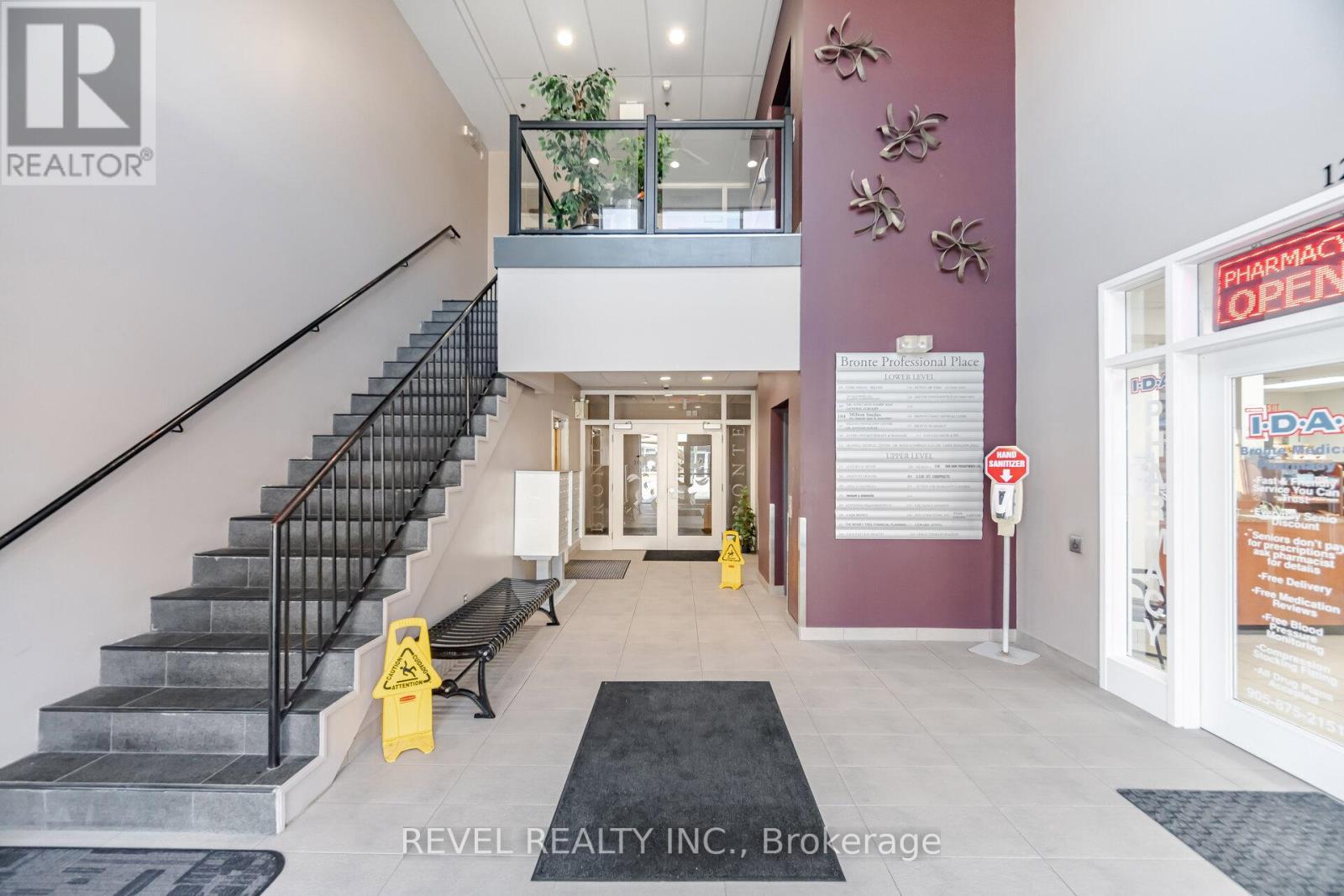 210 - 330 Bronte Street S, Milton, Ontario  L9T 7X1 - Photo 3 - W13150624
