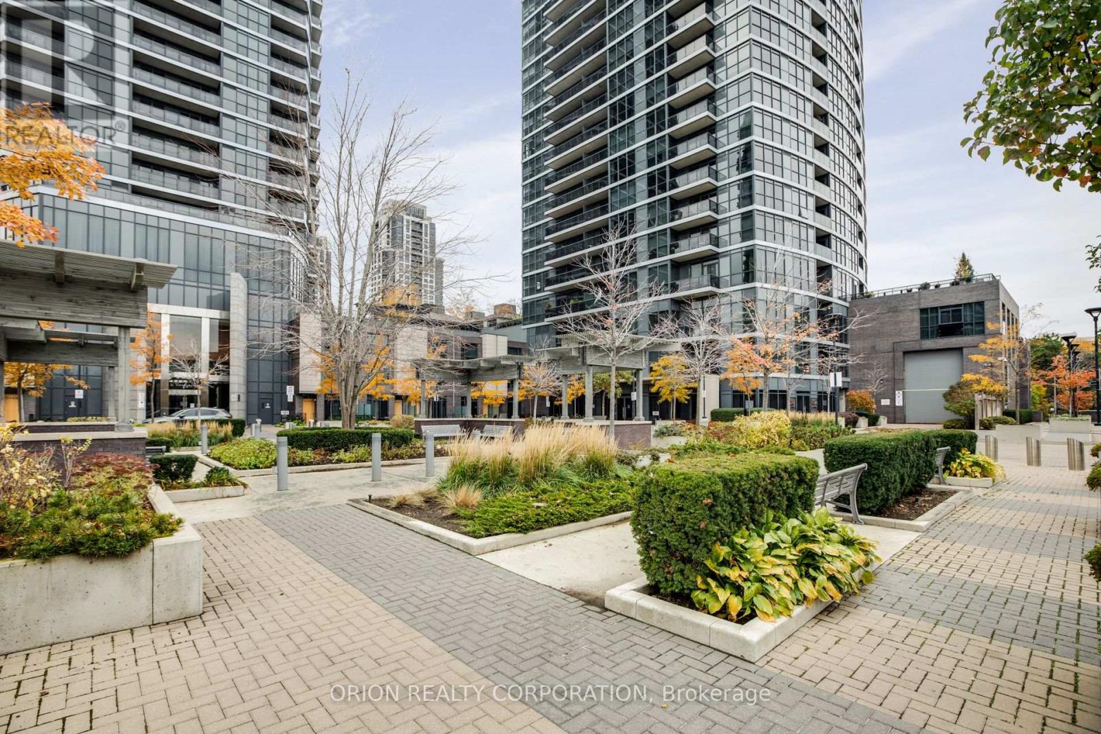 1303 - 9 Valhalla Inn Road, Toronto, Ontario M9B 0B2 - Photo 3 - W13150728