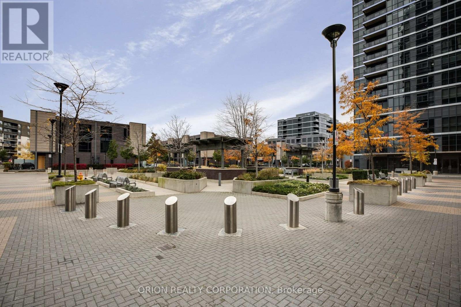 1303 - 9 Valhalla Inn Road, Toronto, Ontario M9B 0B2 - Photo 4 - W13150728